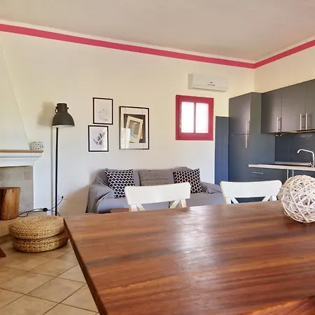Casa Sicutera - Indipendente Situata A 4 Chilometri Dalla Di Su Petrosu Alpehytte *