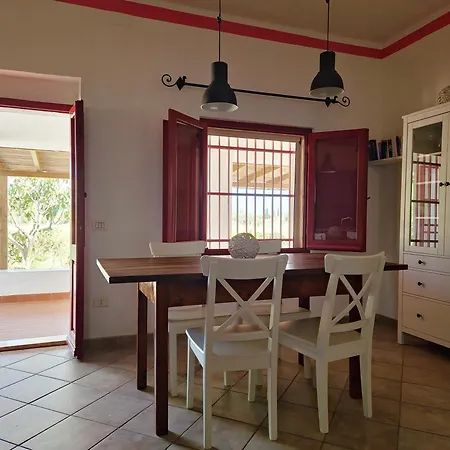 Casa Sicutera - Indipendente Situata A 4 Chilometri Dalla Di Su Petrosu