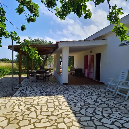 Casa Sicutera - Indipendente Situata A 4 Chilometri Dalla Di Su Petrosu *